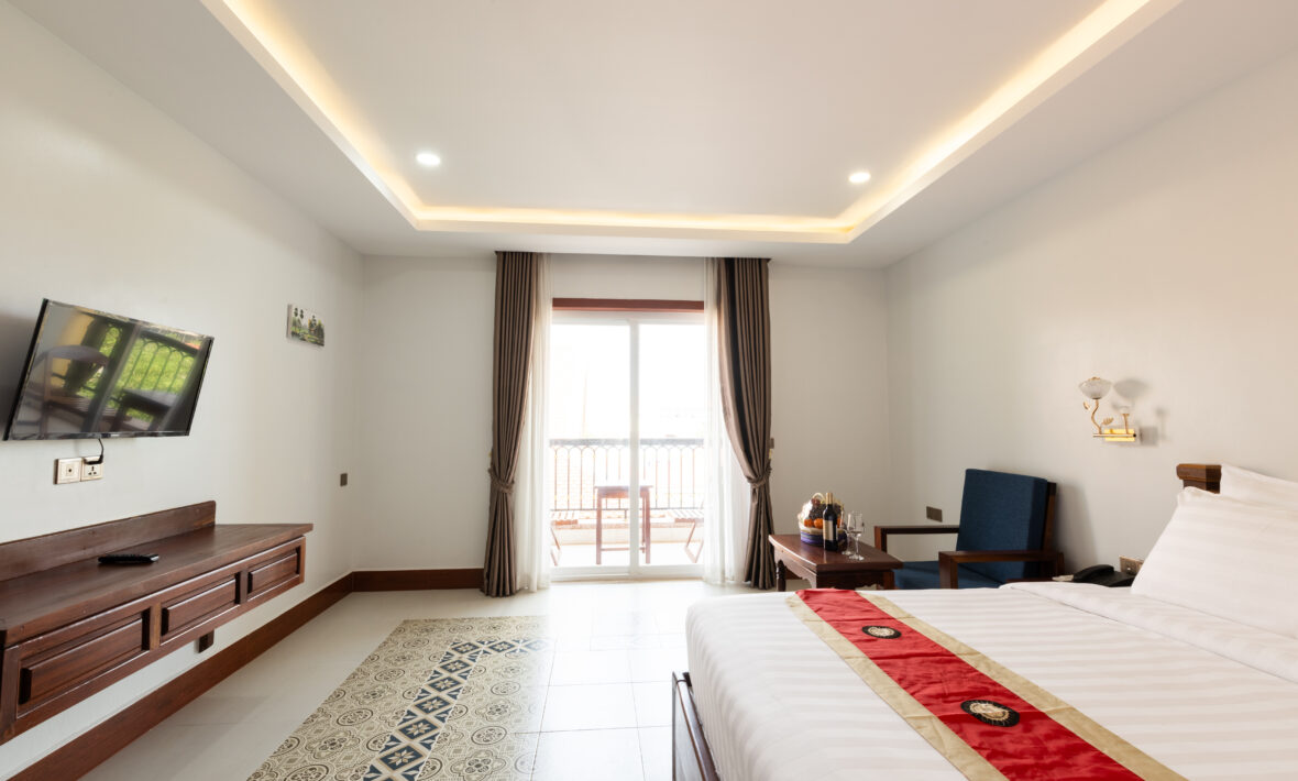 Deluxe King Bedroom