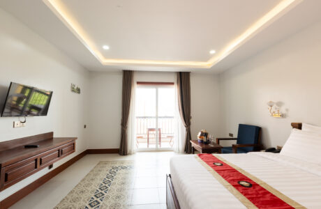 Deluxe King Bedroom